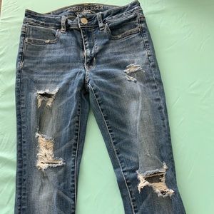 American Eagle Hi-Rise JuniorJeans Sz 4 Distressed